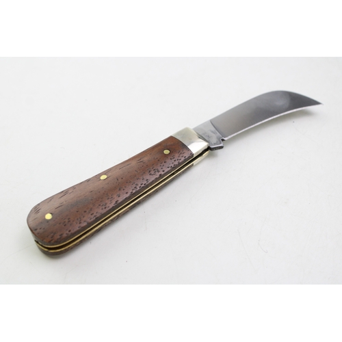 249 - A pruner pocket knife, by A Wright and Son of Sheffield, with wooden handle, blade 7cm long.