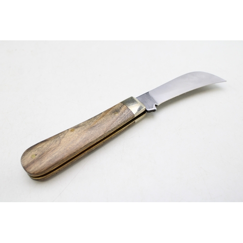 250 - A pruner pocket knife, by A Wright and Son of Sheffield, with olive wood handle, blade 7cm long.