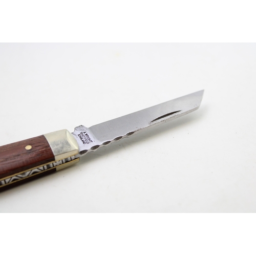 251 - A lambfoot pocket knife with traditional workback spring, by A Wright and Son of Sheffield, with woo... 