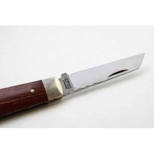 251 - A lambfoot pocket knife with traditional workback spring, by A Wright and Son of Sheffield, with woo... 