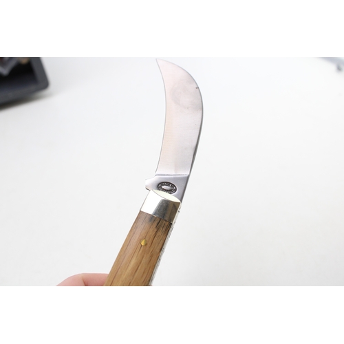252 - A full pruner pocket knife, by A Wright and Son of Sheffield, with whisky barrel oak handle, blade 7... 