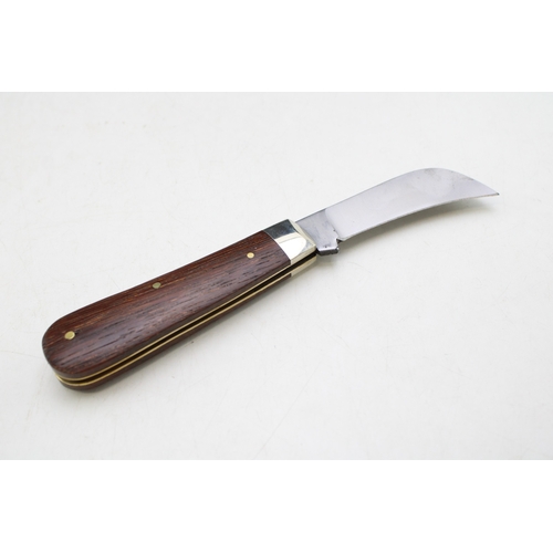 254 - A pruner pocket knife, by A Wright and Son of Sheffield, with wooden handle, blade 7cm long.