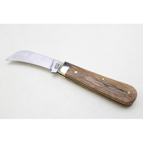 257 - A pruner pocket knife, by A Wright and Son of Sheffield, with whisky barrel oak handle, blade 7.4cm ... 