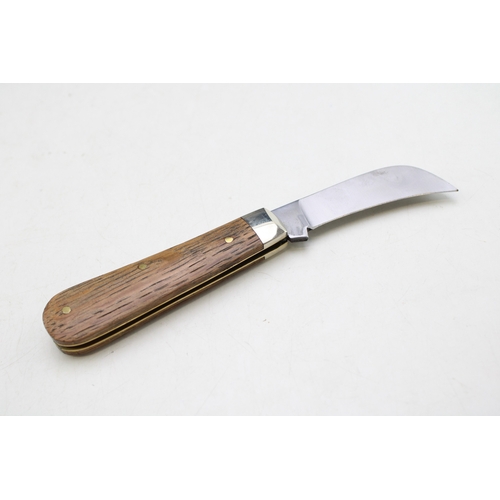 257 - A pruner pocket knife, by A Wright and Son of Sheffield, with whisky barrel oak handle, blade 7.4cm ... 