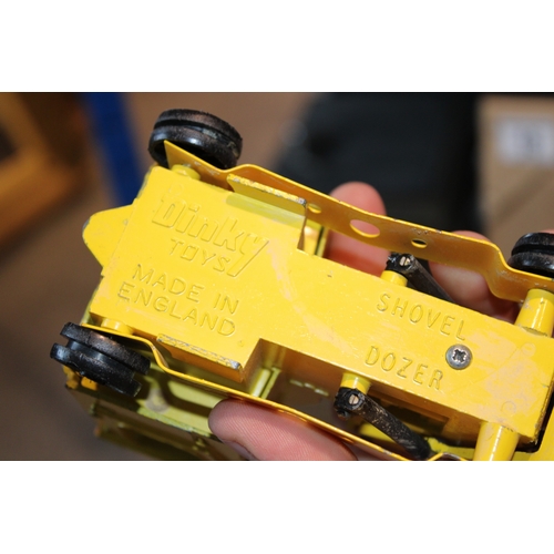 52 - A group of vintage die cast toys to include Dinky Toys Shovel Dozer, Corgi Major Toys JCB, Matchbox ... 