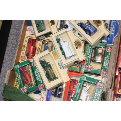 84 - A large collection of boxed vintage die-cast vehicles to include Lledo and Days Gone, together with ... 