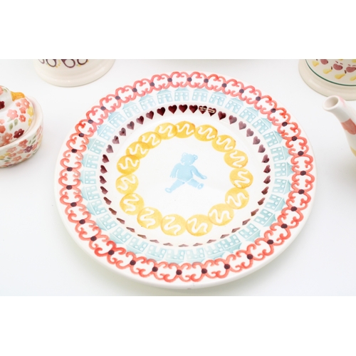15 - Emma Bridgewater to include a Thousand Flowers mini duck on nest, a sample Toy Boy 8.5'' plate, a 3 ... 