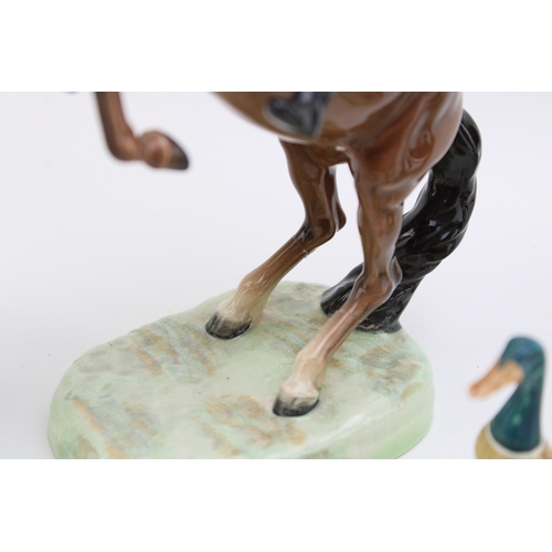23 - Two Beswick rearing huntsman 868 together with four hounds, kingfisher and robin a/f, (Qty).