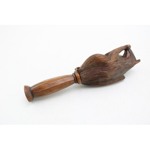 20A - 19th century fruitwood screw-action novelty nut cracker in the form of a squirrel, 17cm tall.
