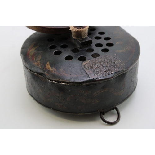 24 - A Georgian toleware mechanical fire bellows with turned handle, gilt-scrollwork on black background,... 