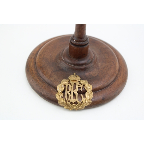 28 - Royal Flying Corps: a wooden propeller stand / trophy, with the an RFC cap badge mounted to the base... 