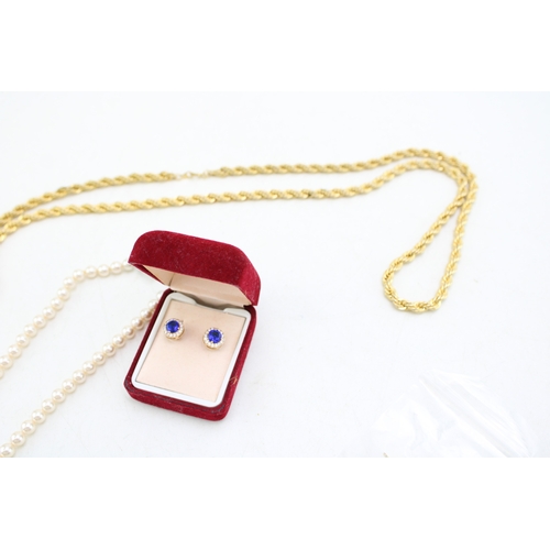 4 - A group of vintage costume jewellery including a string of simulated pearls with paste set clasp, a ... 