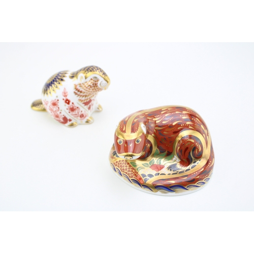 340A - A Royal Crown Derby paperweight, Beaver with date code for 1997 (LX), gold stopper, red Royal Crown ... 