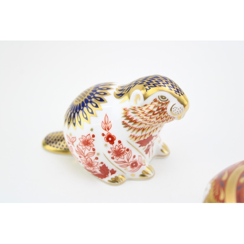340A - A Royal Crown Derby paperweight, Beaver with date code for 1997 (LX), gold stopper, red Royal Crown ... 