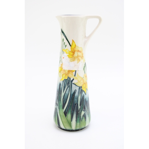 301 - Moorcroft daffodils jug, 19cm tall.