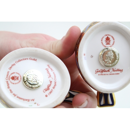 335 - A Royal Crown Derby paperweight, Chaffinch Nesting, 6.7cm high, a 1997 Collectors Guild Exclusive, g... 