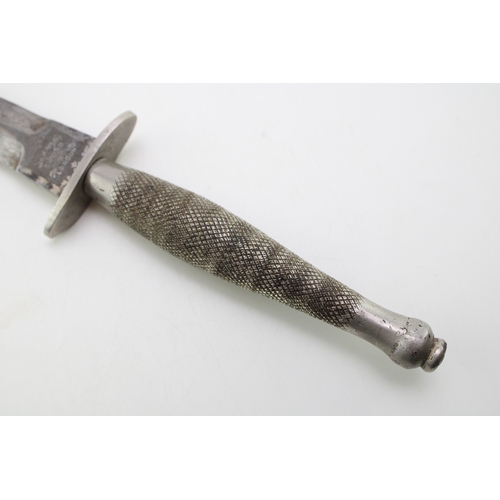 23 - WW2 First Pattern Fairbairn Sykes Fighing Knife by Wilkinson Sword & Co, London with original brown ... 