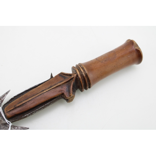 29 - A 19th century African sword or fighting knife possibly Congolese.