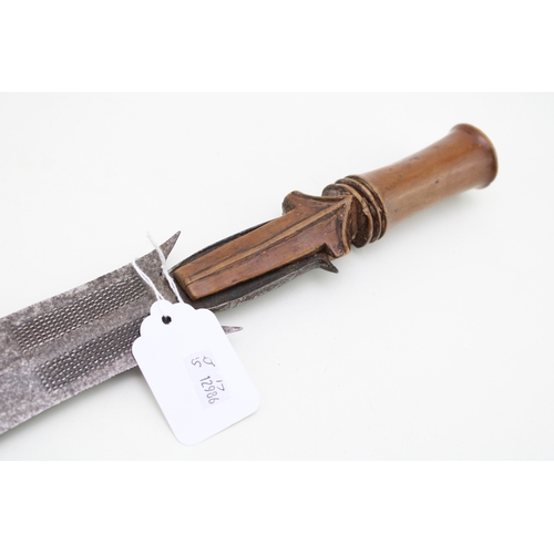 29 - A 19th century African sword or fighting knife possibly Congolese.