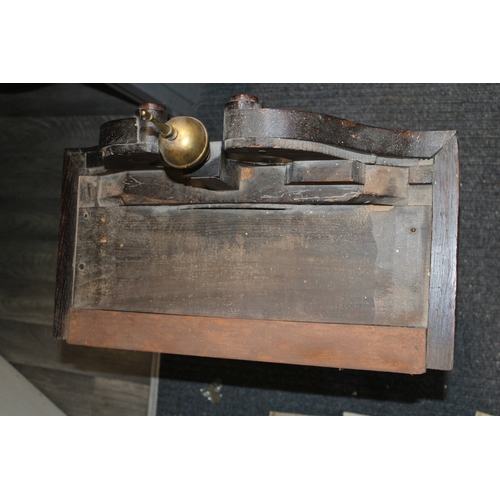 18 - Sam Wainwright, Northampton, early 19th century English provincial long case clock, the brass dial w... 