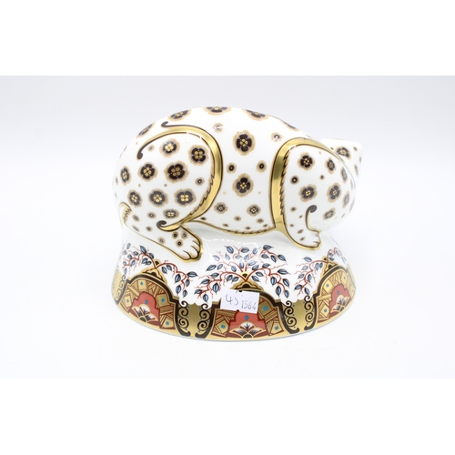45 - Royal Crown Derby paperweight, Snow Leopard, h13cm x w20cm, date mark for 2006 (MMVI), gold stopper ... 