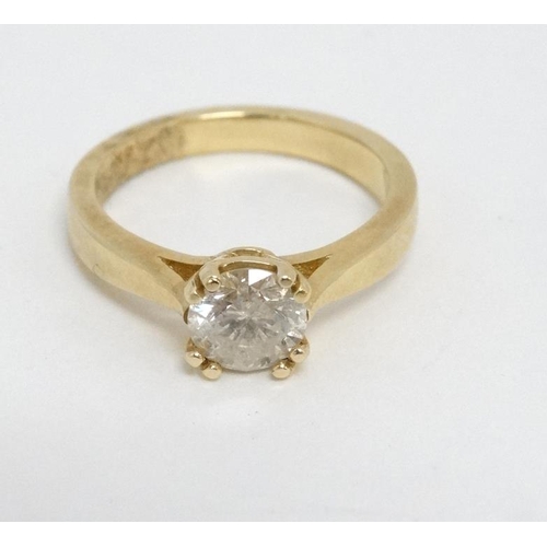 1004 - A 14k gold ring set with diamond solitaire