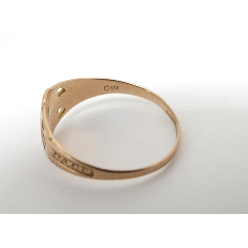 1007 - A childs 10k gold ring