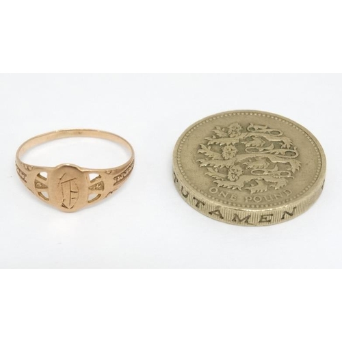 1007 - A childs 10k gold ring