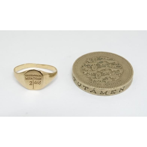 1015 - A 9ct gold small signet ring / child's ring engraved Greenwich Meridian 2000