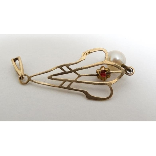 1048 - A 10k gold pendant set with red stone and pearl drop. Approx 1 ¼'' long