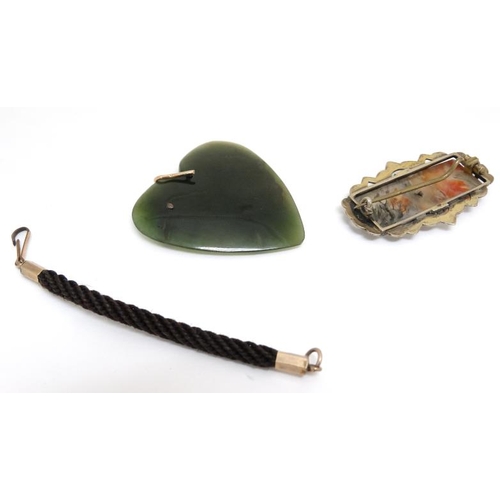 1059 - Assorted jewellery to include a green hardstone gold mounted heart formed pendant, a white metal mou... 