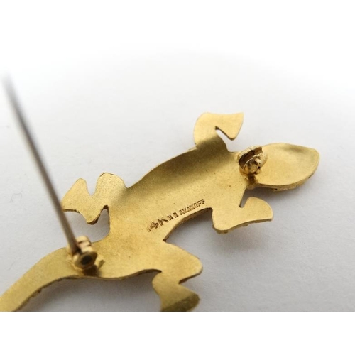 1072 - A 14k gold brooch formed as a lizard by H B AVAKOFF 1 ¾'' long