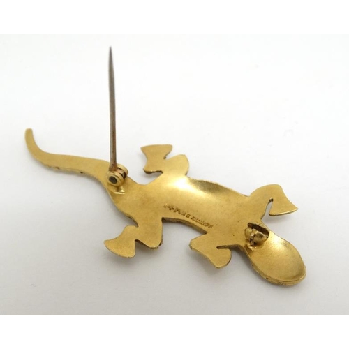 1072 - A 14k gold brooch formed as a lizard by H B AVAKOFF 1 ¾'' long