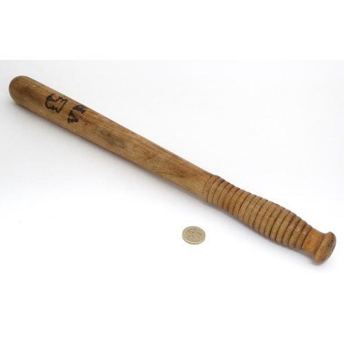 1168 - A Victorian hardwood turned Police Truncheon by Field , Holborn , London . The shaft having ribbed h... 