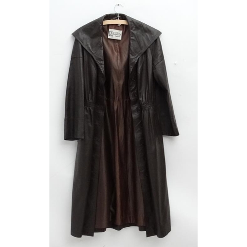 131A - Vintage Retro : A 1960s/70s ladies leather trench coat , by Suede & Leathercraft limited, Made in En... 