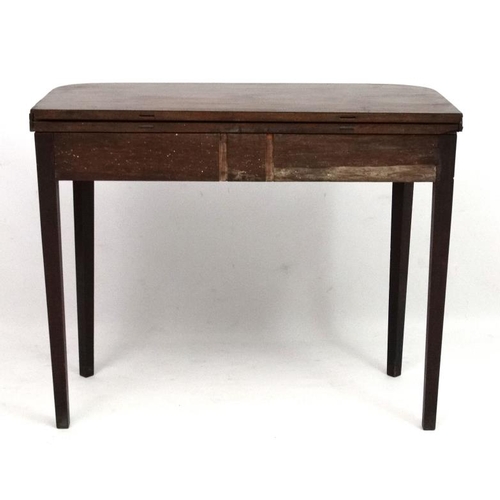 273 - A c.1800 mahogany tea table with fold over top and four legs ( 2 of which are hinged) (closed) 36'' ... 