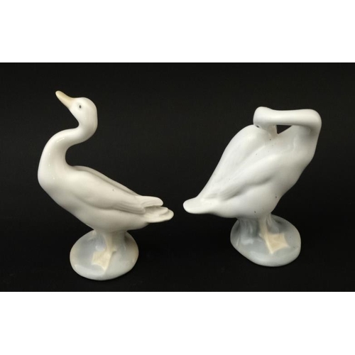 509 - A boxed Lladro '' Little Duck '' figure group modelled as  preening duck, by Fulgenico Garcia , Issu... 