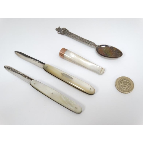 526 - Assorted items comprising 2 mother of pearl handled folding fruit knifes hallmarked Sheffield 1924 a... 