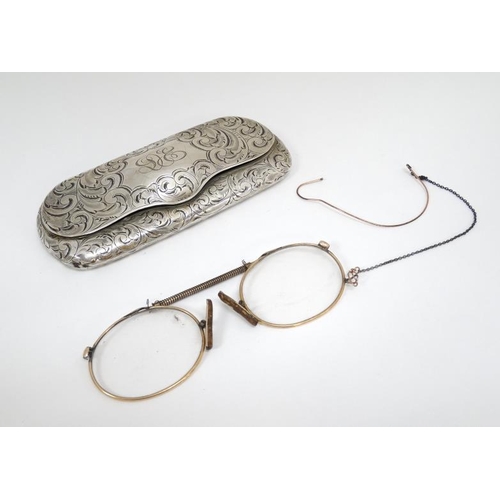 527 - A Sterling silver spectacle / glasses case with engraved acanthus scroll decoration. Marked Sterling... 