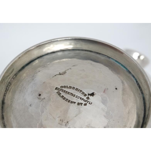 539 - A silver porringer with hammered decoration. Hallmarked London 1925 maker Goldsmiths & Silversmiths ... 