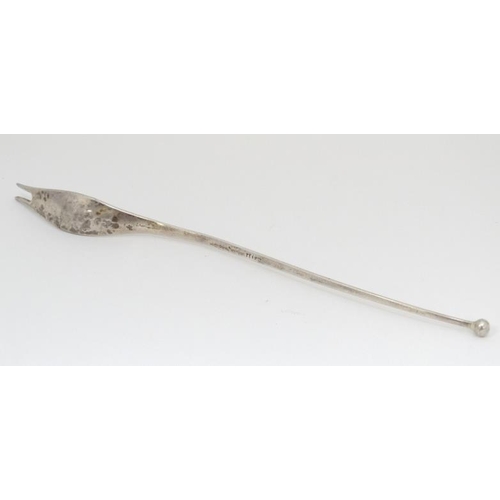 552 - A Continental (.900) silver Arts and Crafts pickle fork with hammered decoration 9'' long (26g)