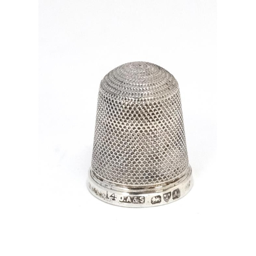 608 - A silver thimble hallmarked  Chester 1901 maker Olney Amsden & Sons (2g)