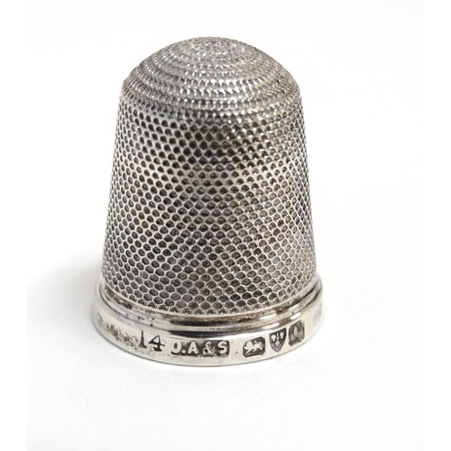 608 - A silver thimble hallmarked  Chester 1901 maker Olney Amsden & Sons (2g)