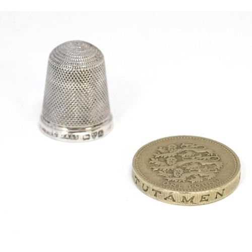 608 - A silver thimble hallmarked  Chester 1901 maker Olney Amsden & Sons (2g)