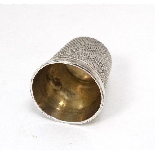 608 - A silver thimble hallmarked  Chester 1901 maker Olney Amsden & Sons (2g)