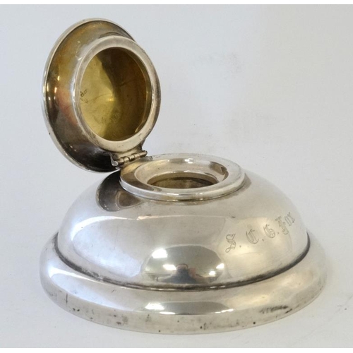 630 - A silver capstan formed inkwell hallmarked Birmingham 1950 maker Sanders & Mackenzie. the base 4 3/4... 