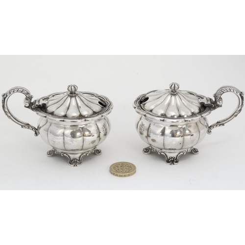 636 - A pair of silver plated mustard pots with hinged lids and blue glass liners 2 1/2'' high