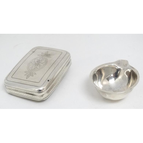 642 - A Geo III silver snuff box with engraved decoration hallmarked Birmingham 1912 together with an Iris... 