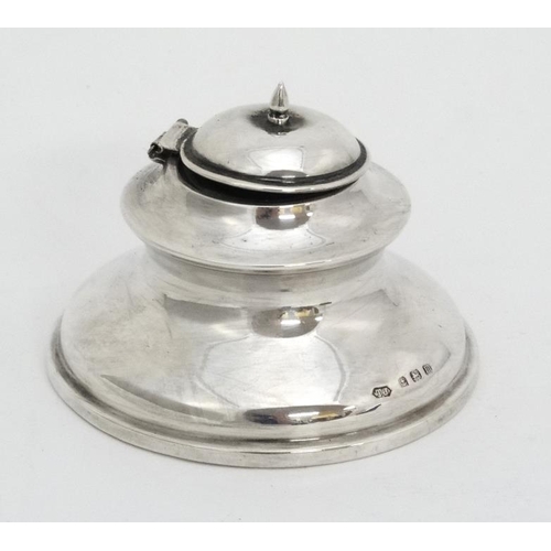 650 - A silver inkwell of small capstan form hallmarked Birmingham 1911 maker TJ.2 1/2'' wide