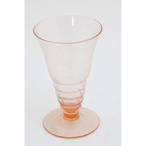 699 - Art Deco : a peach glass lemonade jug with four  matching glasses. The jug 9 1/2'' high